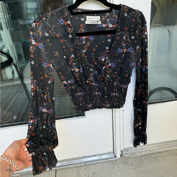 Urban Outfitters Floral Long Sleeve V Neck - Picture 3 of 9